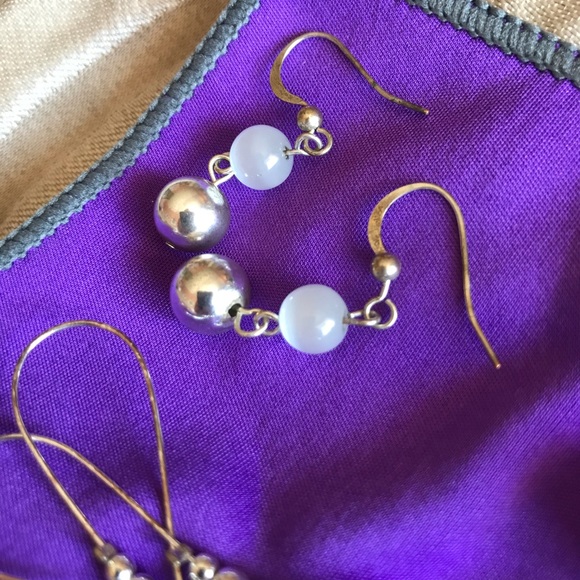 Lot of Seven Pairs of Earrings - Silver and Black - Picture 4 of 8